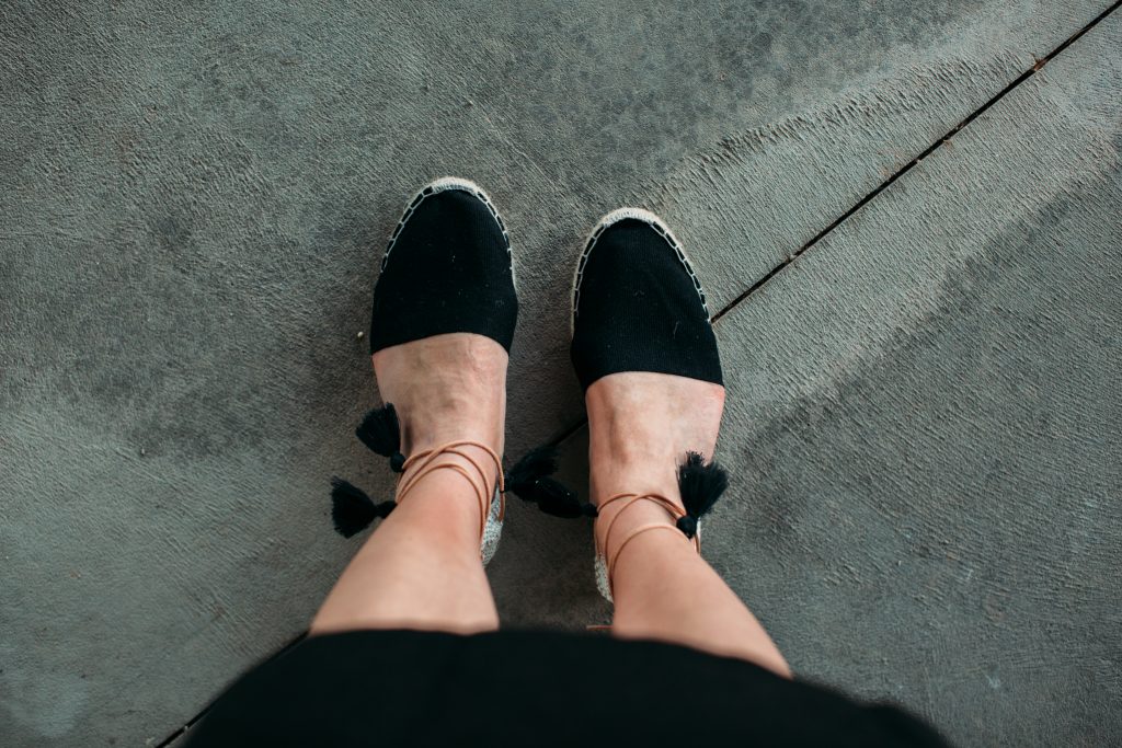  THE VALENCIANA ESPADRILLE › BLACK VALENCIANA