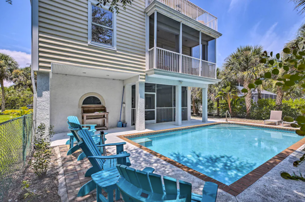 Cozy 3-bedroom Home with Pool Near Bowman’s Beach
