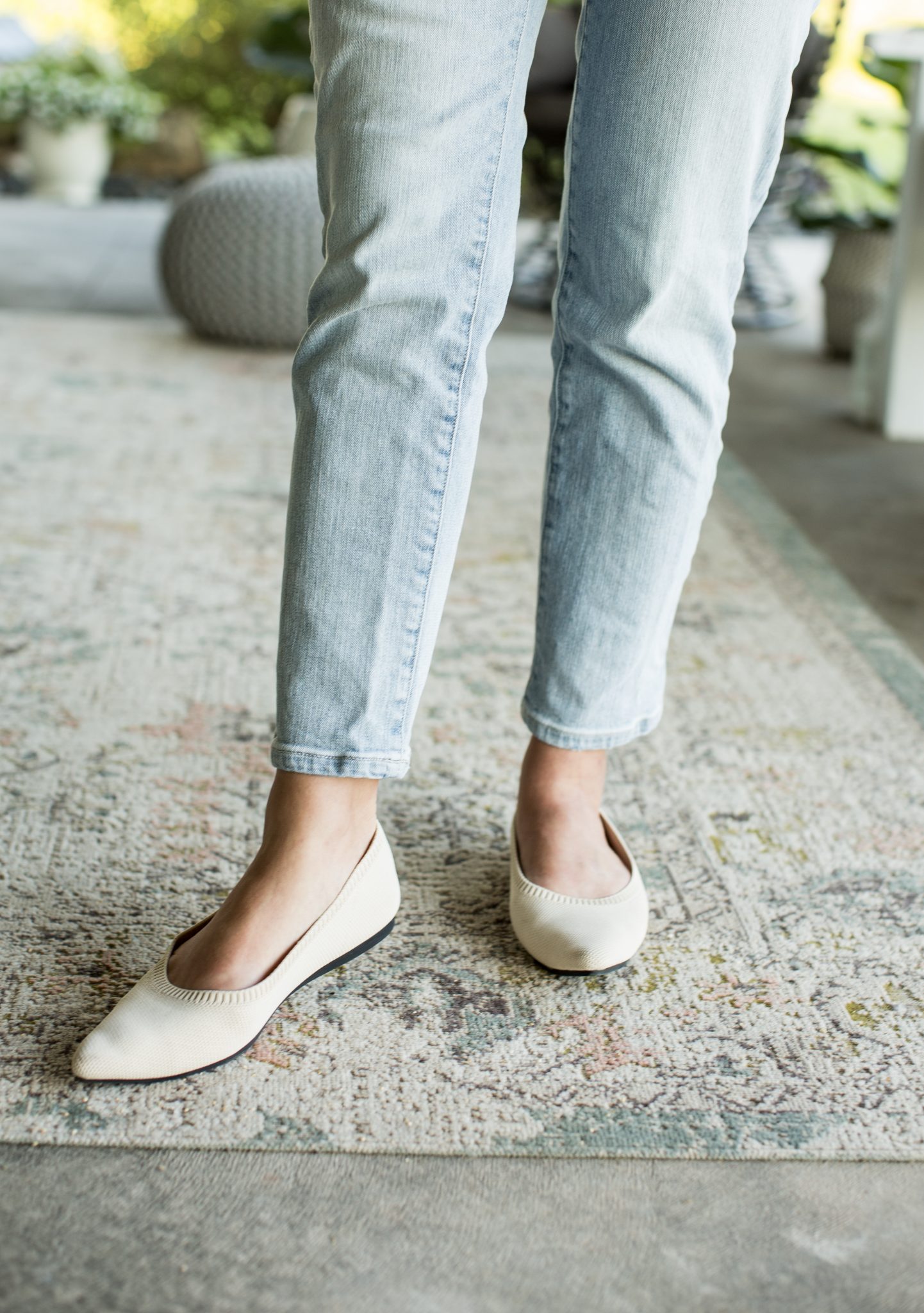 How To Style Flats 2023: 6 Different Pairs & Outfit Combinations –  StyleCaster