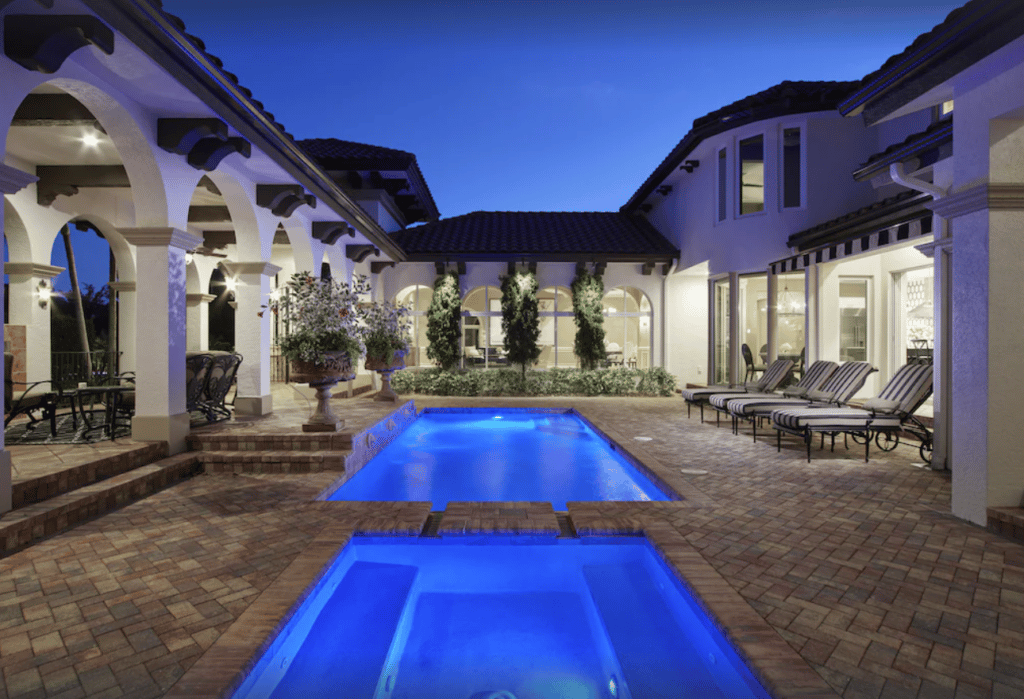 Stunning 4-bedroom Mediterranean Villa with Courtyard Pool