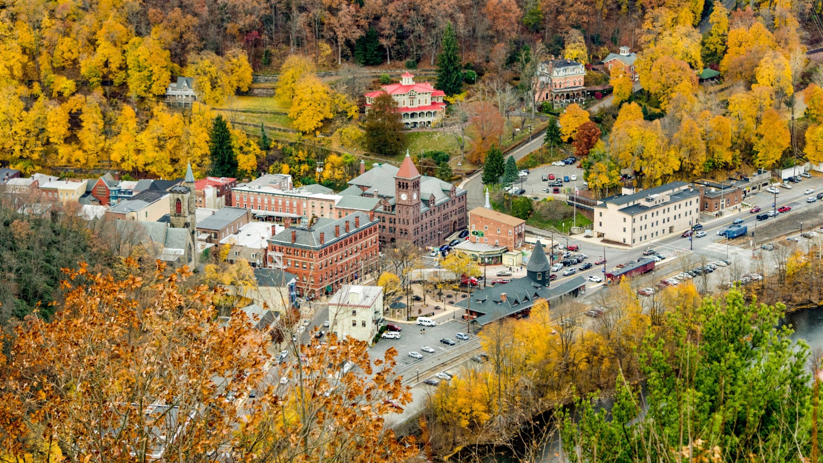 15 of the Prettiest Small Towns in the United States as Rated by Americans