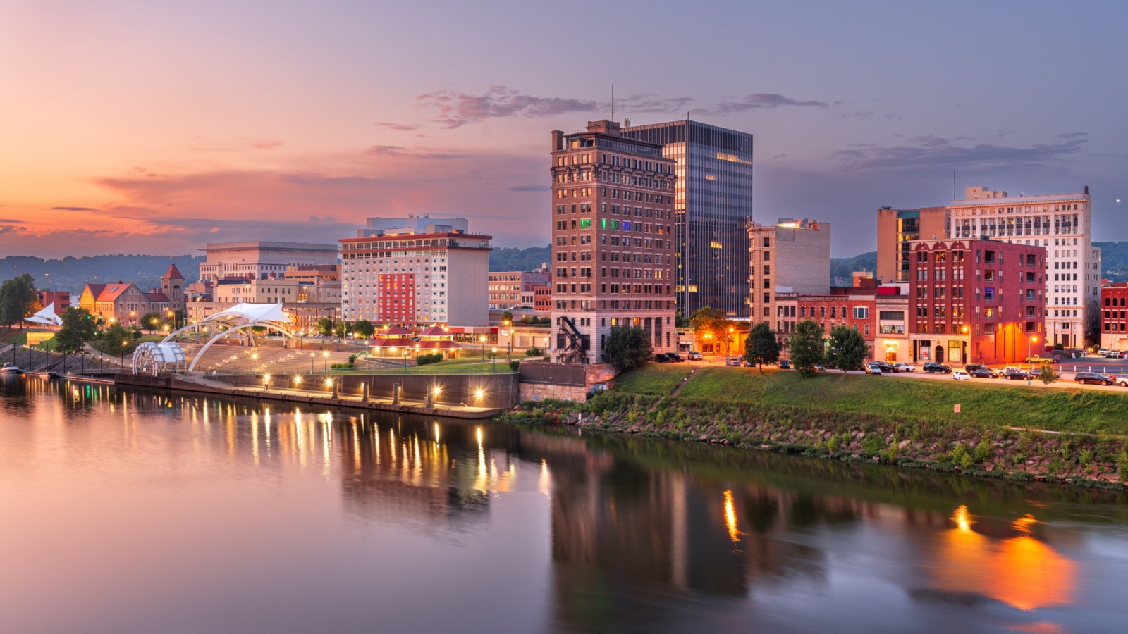 Charleston, West Virginia, USA skyline on the Kanawha River at dusk.