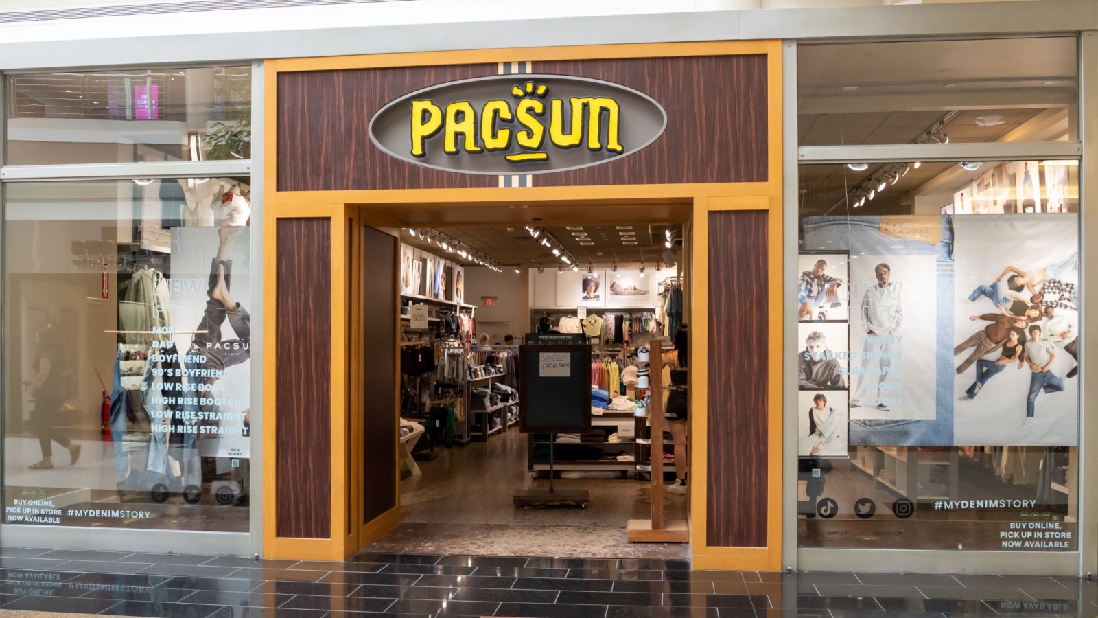Buffalo, NY, USA - July 23, 2022: A PacSun store at a shopping mall in Buffalo, NY, USA. Pacific Sunwear of California, LLC is an American retail clothing brand.