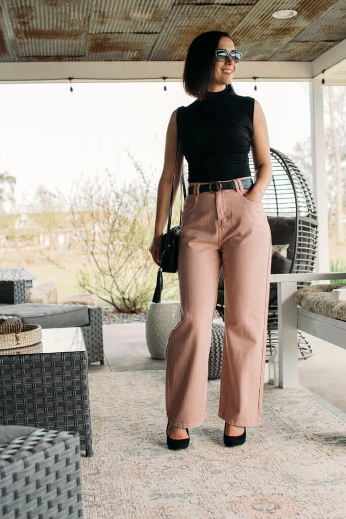 DISTRESSED STRAIGHT-LEG BELTED JEANS IN PINK