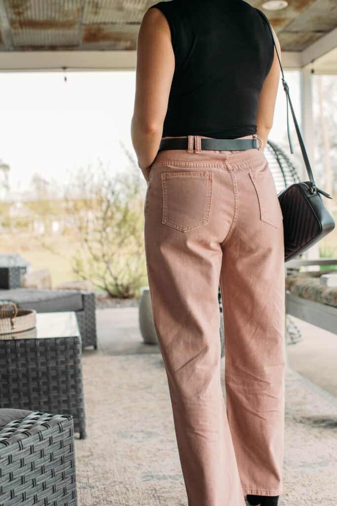 DISTRESSED STRAIGHT-LEG BELTED JEANS IN PINK