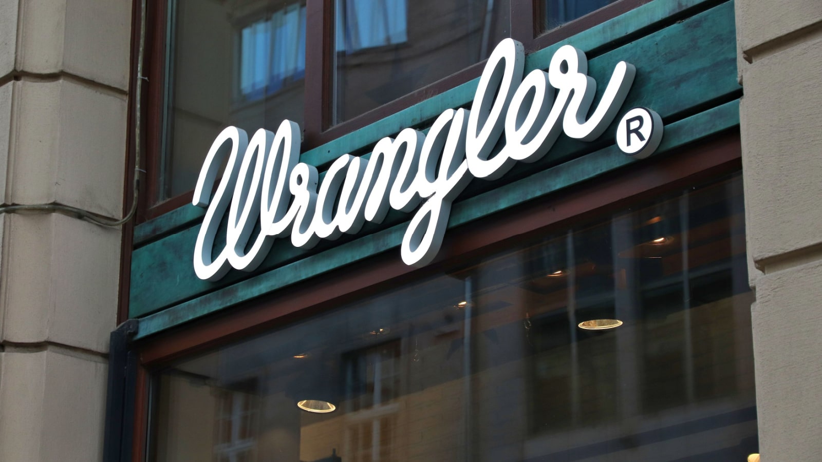 10 Major Fashion Brands People Avoid Due To Their Frustrating Return
