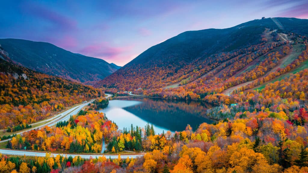 Fall colours in Franconia Notch State Park | White Mountain National Forest, New Hampshire, USA.