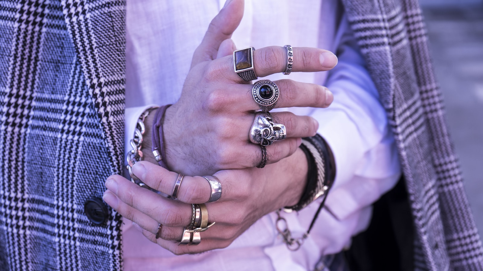 Man hands with accessories - Trendy fashion rings