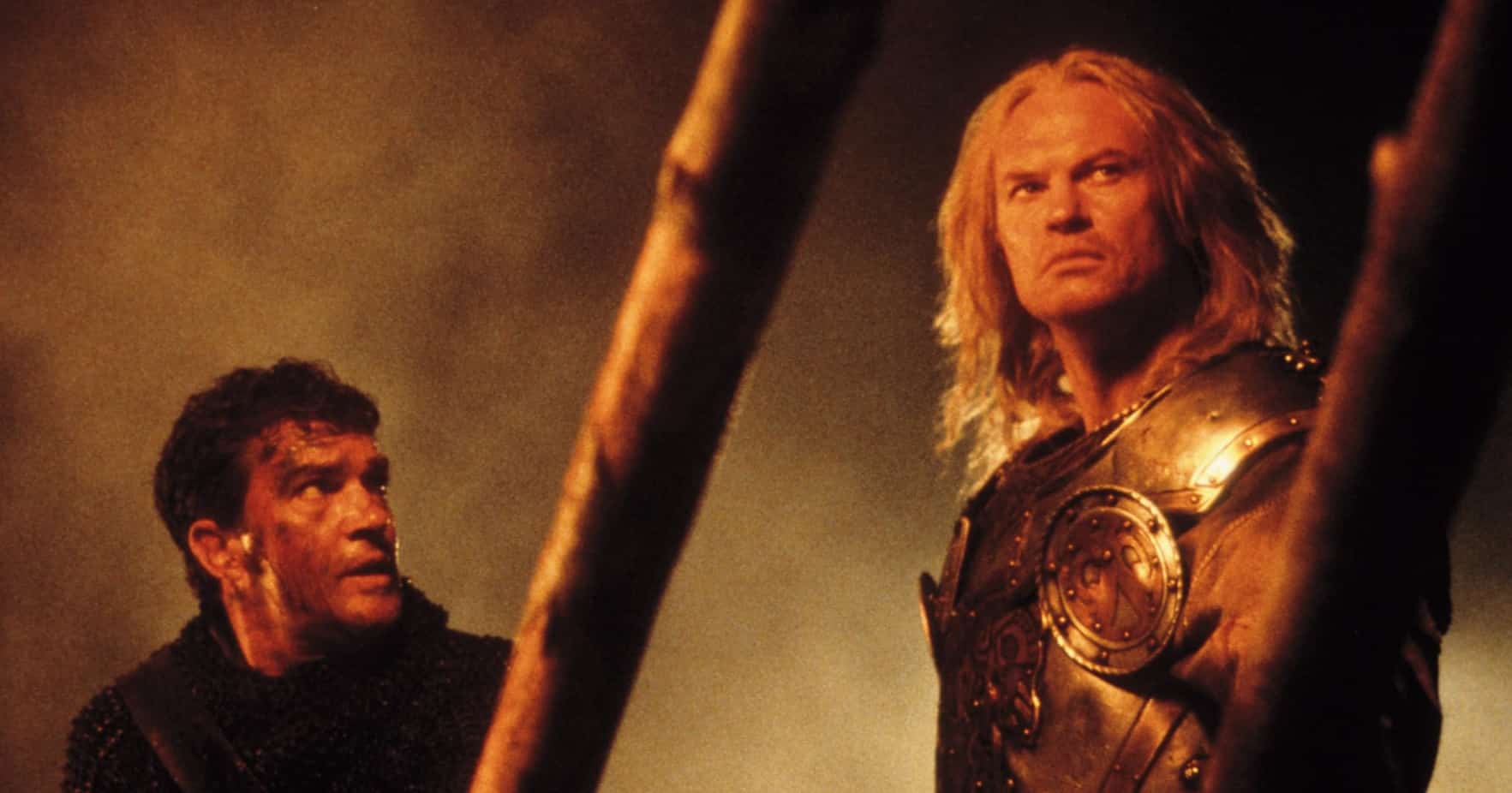 Antonio Banderas and Vladimir Kulich in The 13th Warrior (1999)
