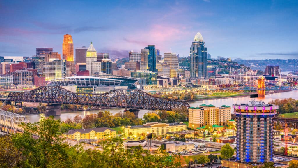 Cincinnati, Ohio, USA skyline at dusk.