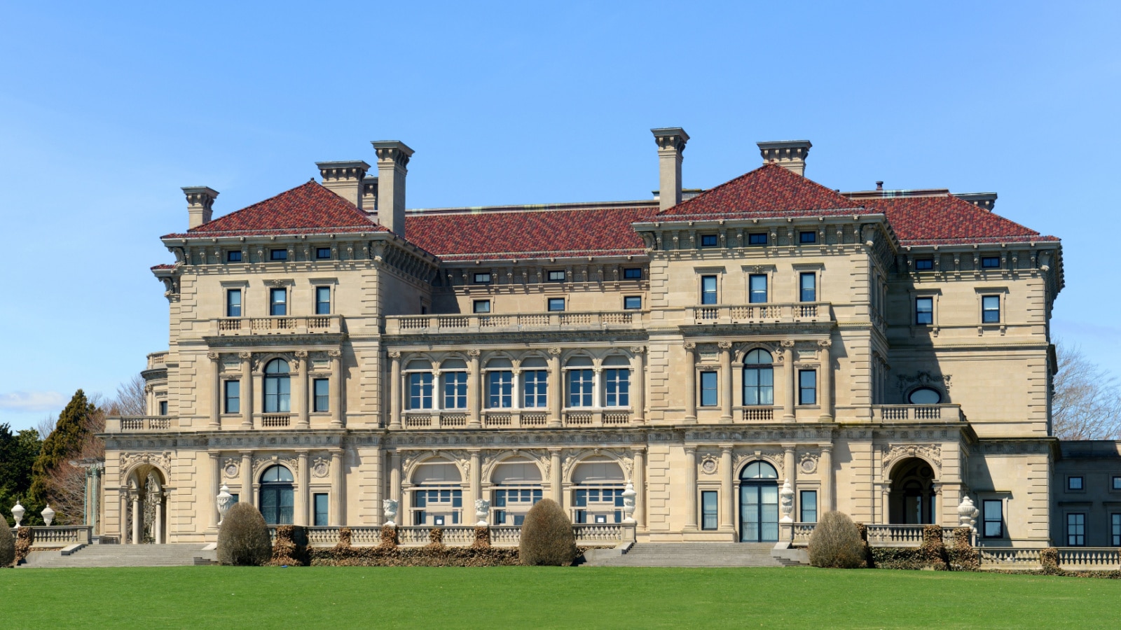 The Breakers is a one of the most fabulous mansion built in 1893 for Cornelius Vanderbilt and his family in Newport, Rhode Island, USA. This mansion is open to the public today.