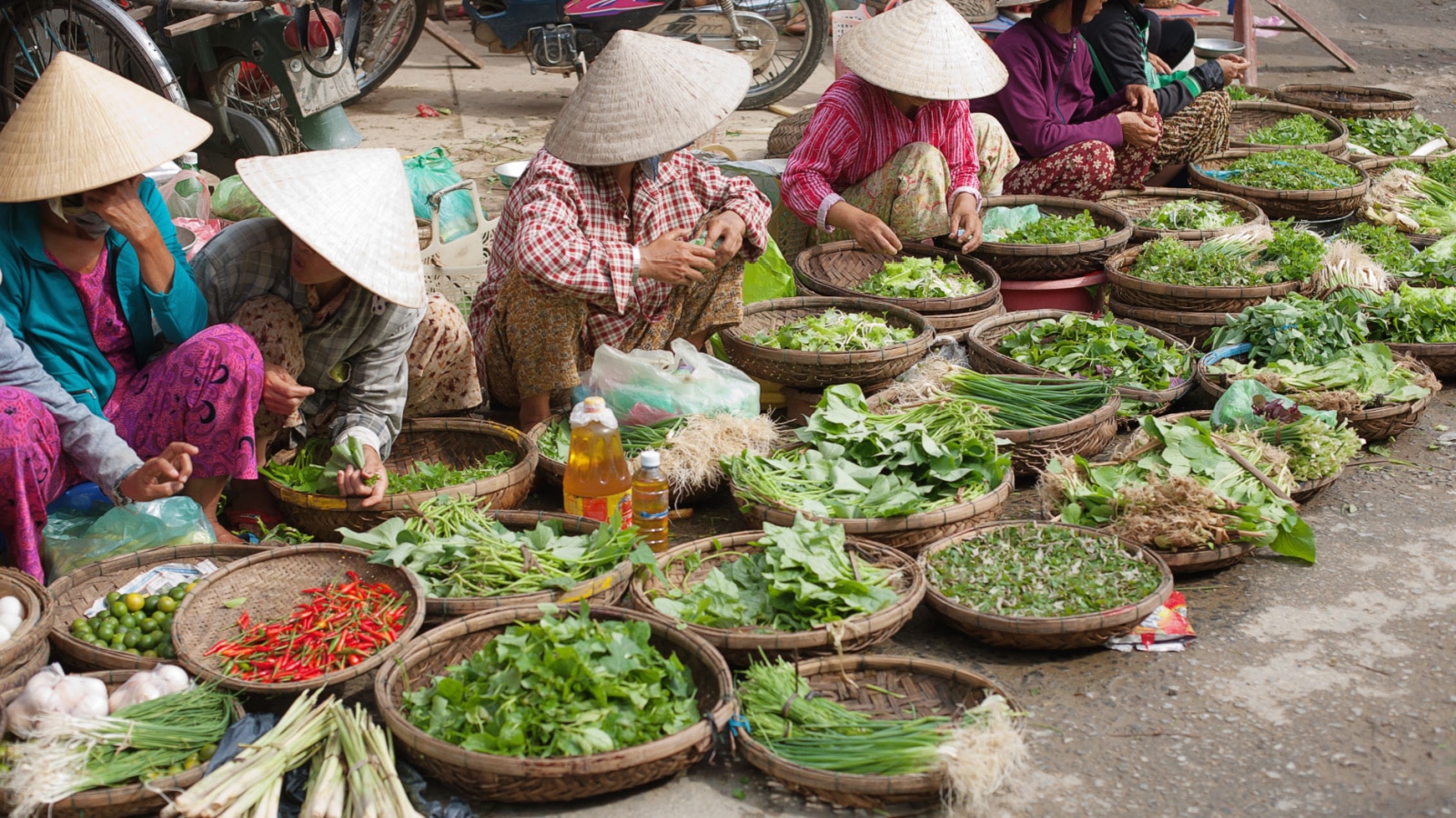 Outdoor markets in the streets of Hoi An, Vietnam