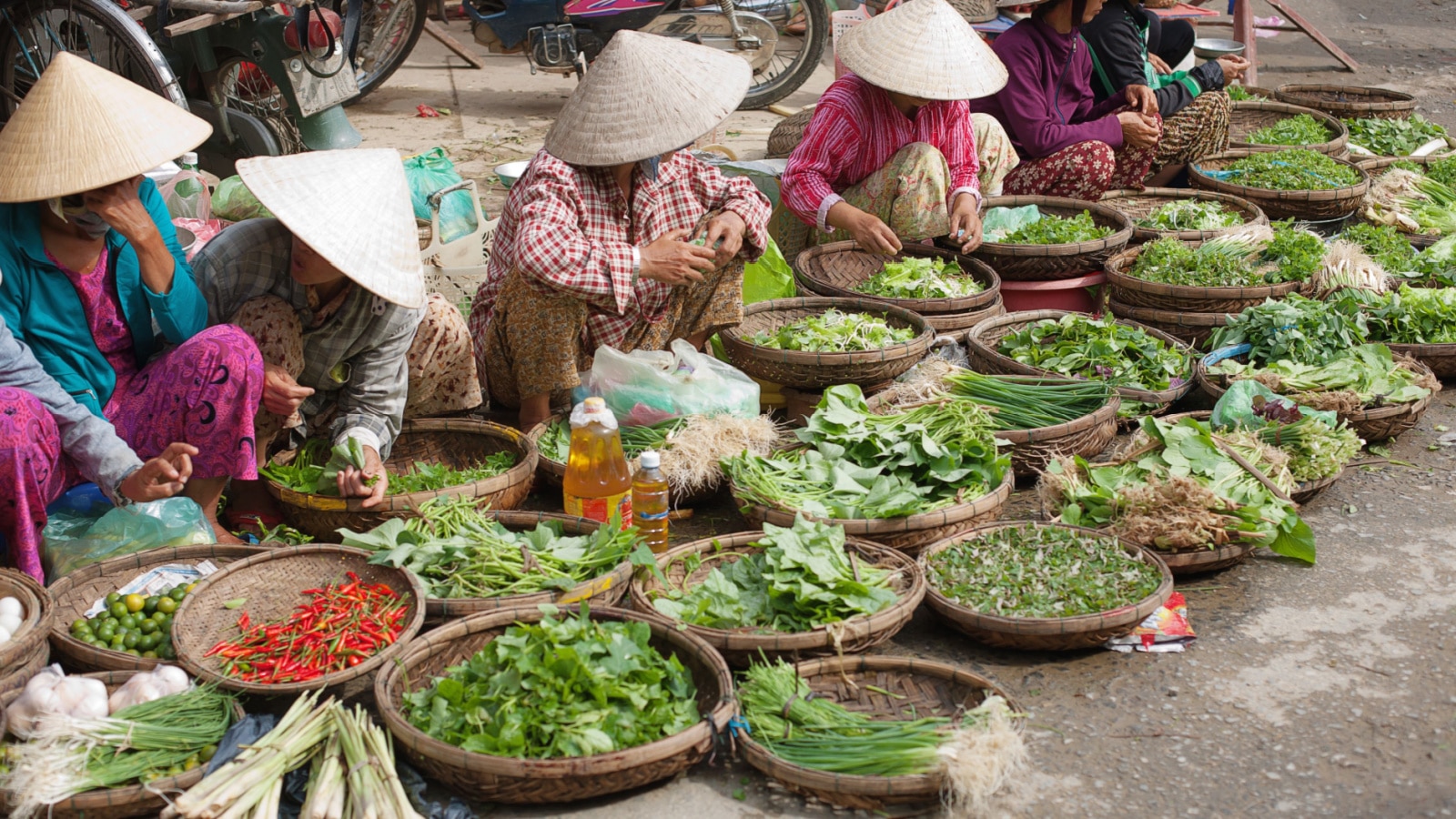 Outdoor markets in the streets of Hoi An, Vietnam