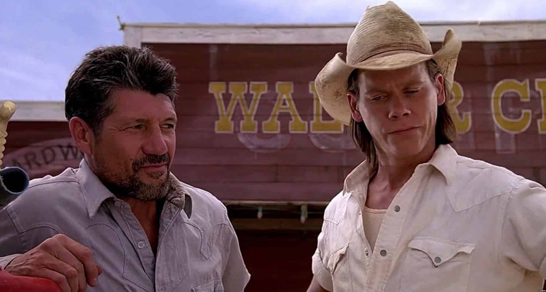 Kevin Bacon and Fred Ward in Tremors (1990)