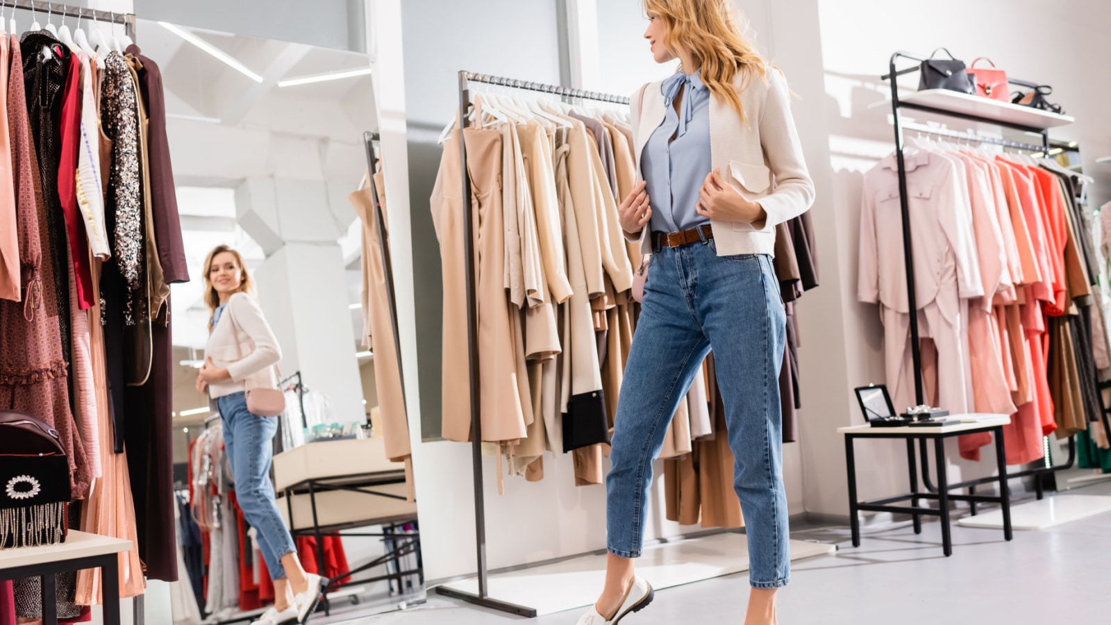 Fashion on a Budget: 9 Tips to Look Chic Without Breaking the Bank