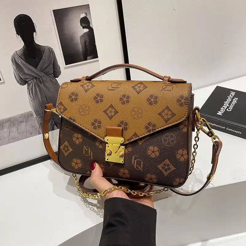 Postman shoulder bag women's new casual fashion retro temperament cross body bag fashionable handbag light luxury fashion 2025