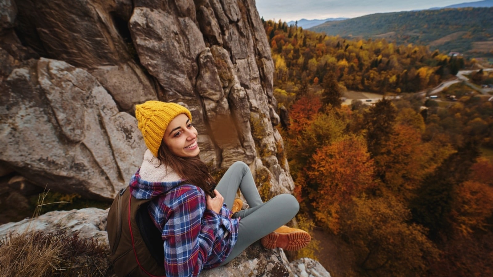 Traveler sitting in cliff edge in national park