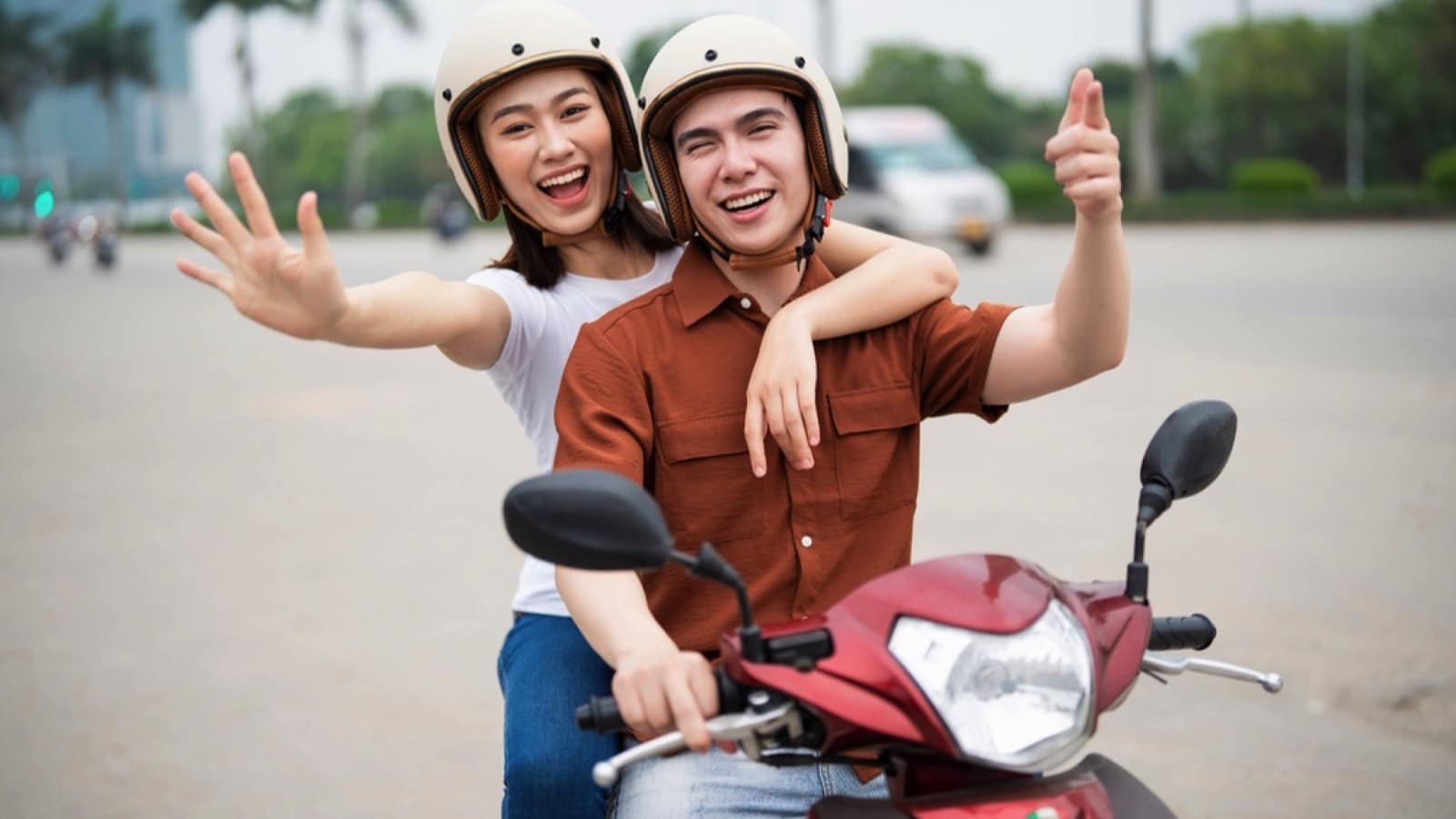Travelers in mopet