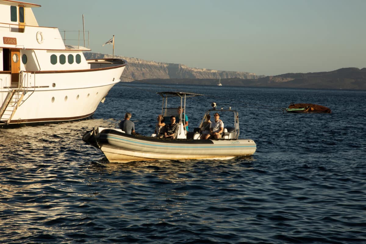 The transfer boat from Amoudi Bay.