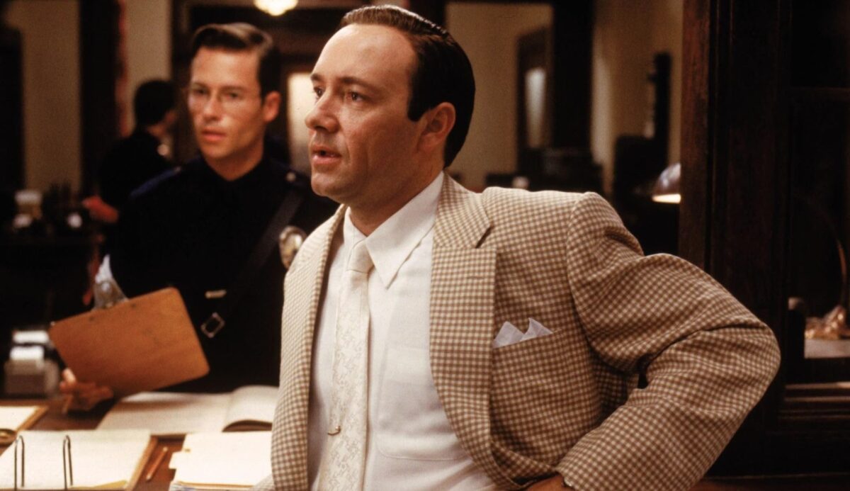 Kevin Spacey and Guy Pearce in L.A. Confidential (1997)