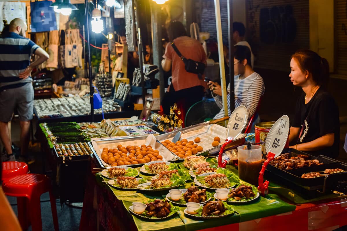 CHIANG MAI,  THAILAND – May 5, 2018 : Saturday market walking street, The city center Thai temple marketing and trading of local tourists come to buy souvenirs 
in Chiang Mai, Thailand.