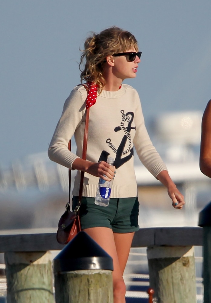EXCLUSIVE Taylor Swift in Hyannisport MA Monday July 30, 2012.