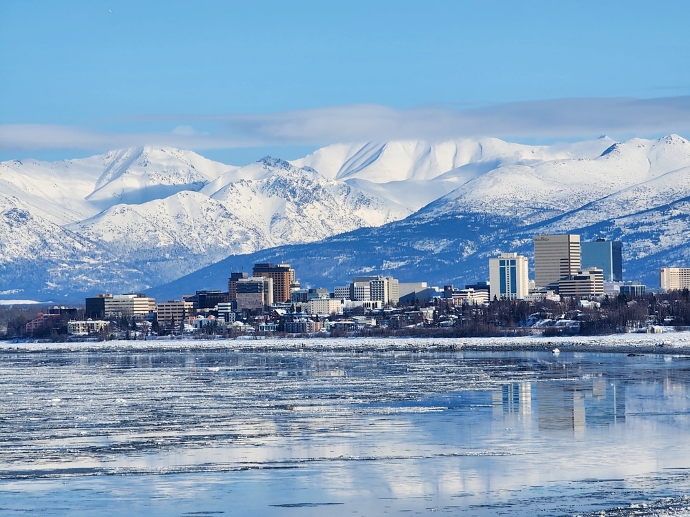 Snow town Anchorage, Alaska, the United States of America is one of many people's dream to visit due to its scenery, culture, culinary.