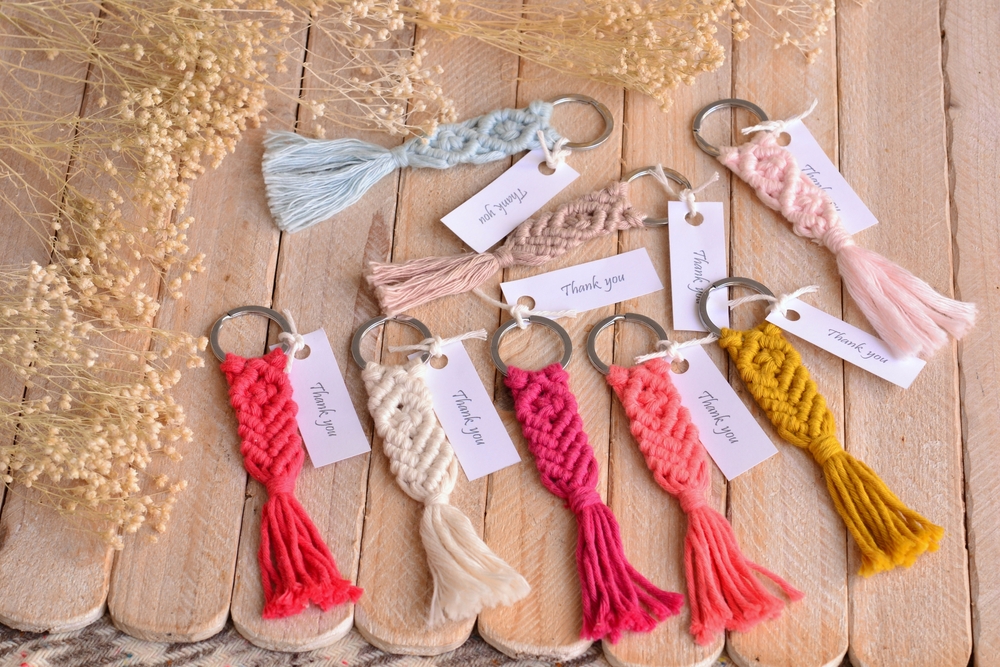 Small guest gifts wedding baptism baby shower favors key chains macrame handmade colorful, spring summer autumn fall party decoration, artisan thanksgiving presents, thanks labels, wood background